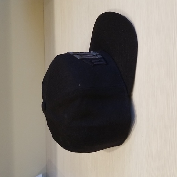 Designer cap "EARTH" - Picture 2 of 5